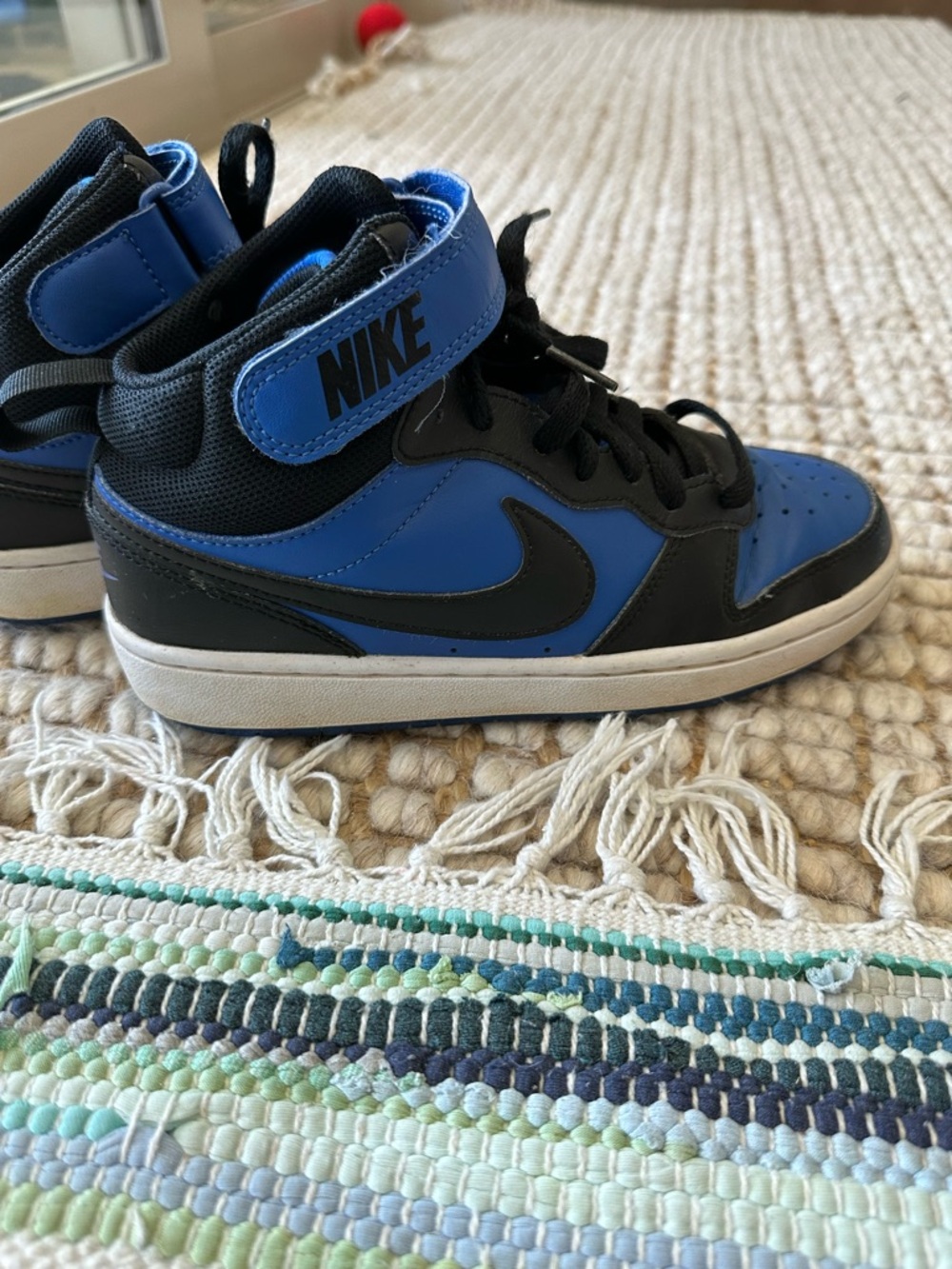 Nike shoes Court borough mid tops boys size 4.5 - Picture 12 of 15